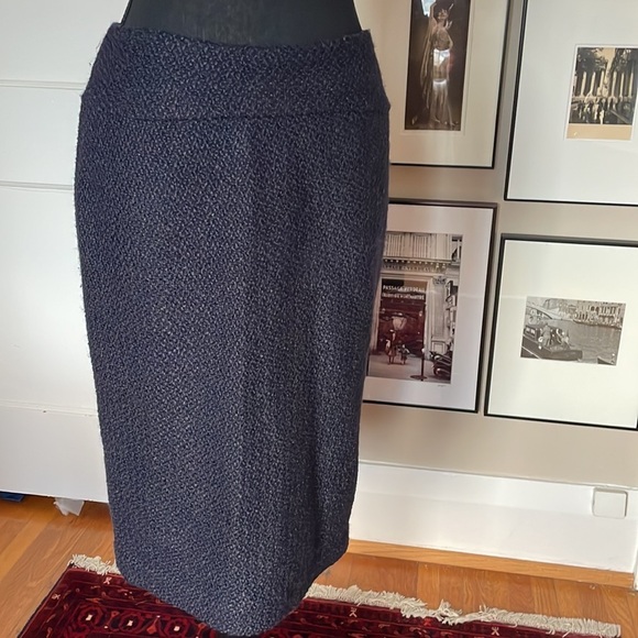 NWT Anthropologie Navy Boucle Pencil Skirt with Back Slit & Hidden Zipper Size 2 - Picture 3 of 6